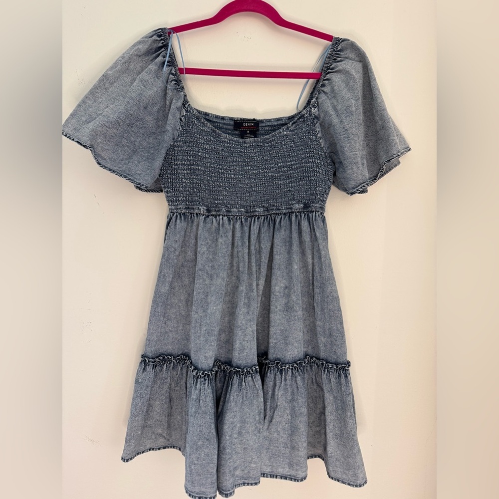 Flying Tomato Acid Wash Denim Smocked Babydoll Mini Dress Size M Boutique - Picture 7 of 7